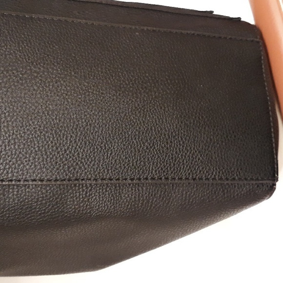 Tommy Hilfiger Black with Gold Star Details Handbag - Picture 6 of 12